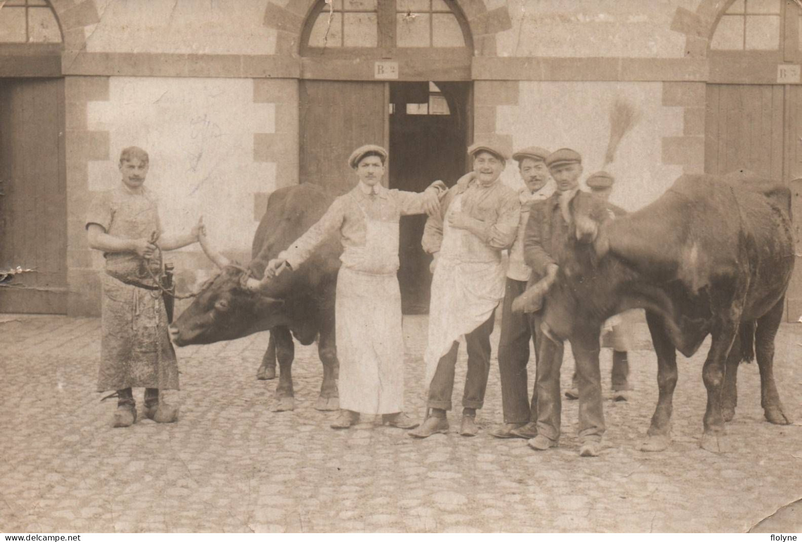 Brassac - Carte Photo - Abattoir ? Boucher ? Métier - Types Et Vaches - Autres & Non Classés