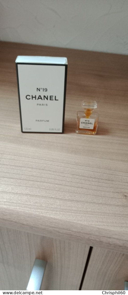 Miniature De Parfum Chanel N°19 - Miniatures Womens' Fragrances (in Box)