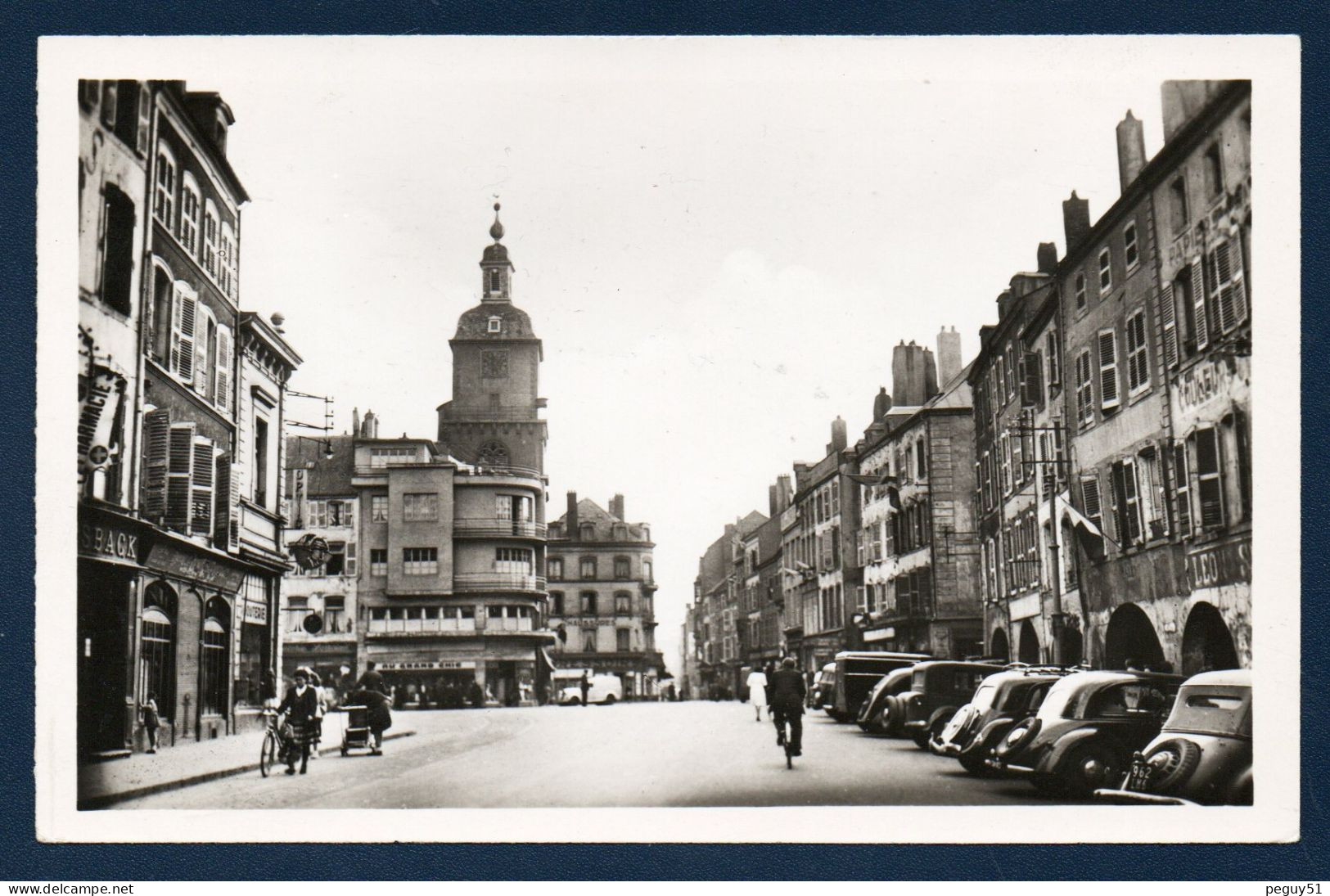 57. Thionville. Place Du Marché. Le Beffroi Et La Rue De Paris. 1950 - Thionville