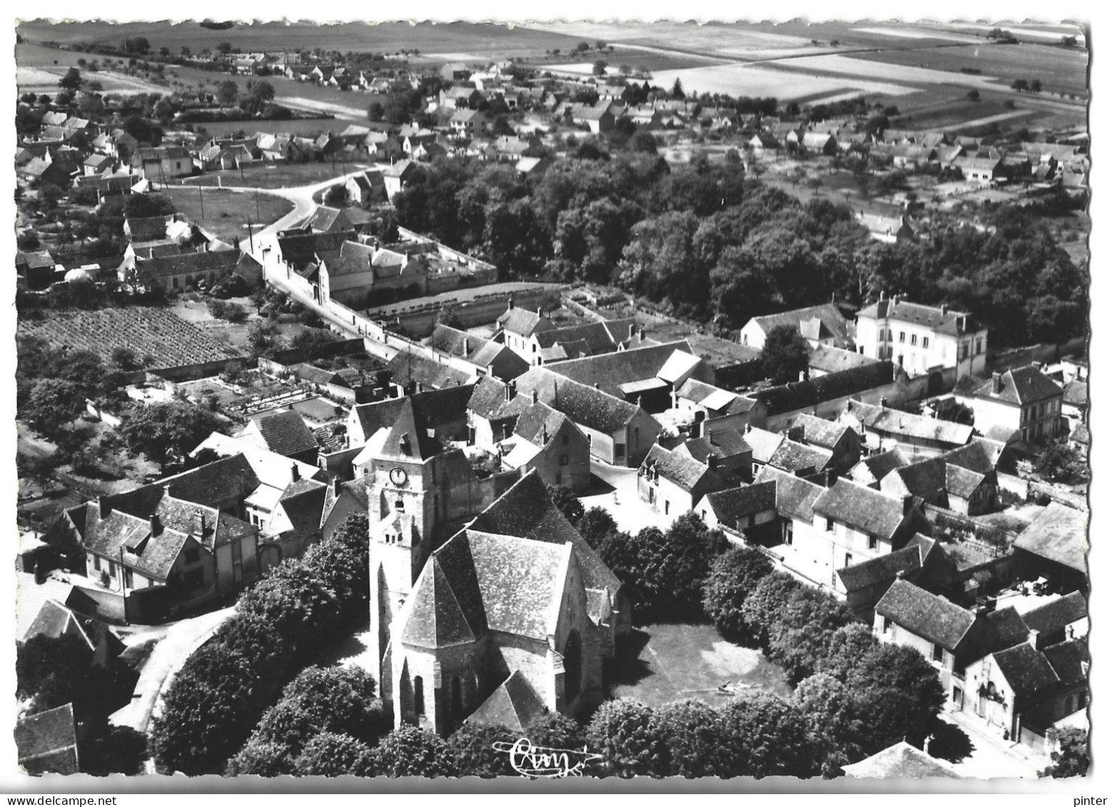 CHAMPIGNY SUR YONNE - Vue Aérienne Sur La Place De L'Eglise Et Le Champ Commun - Champigny