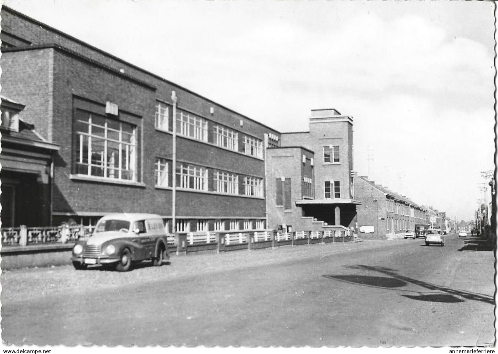 La Bouverie Ecole De La Chaussure - Frameries