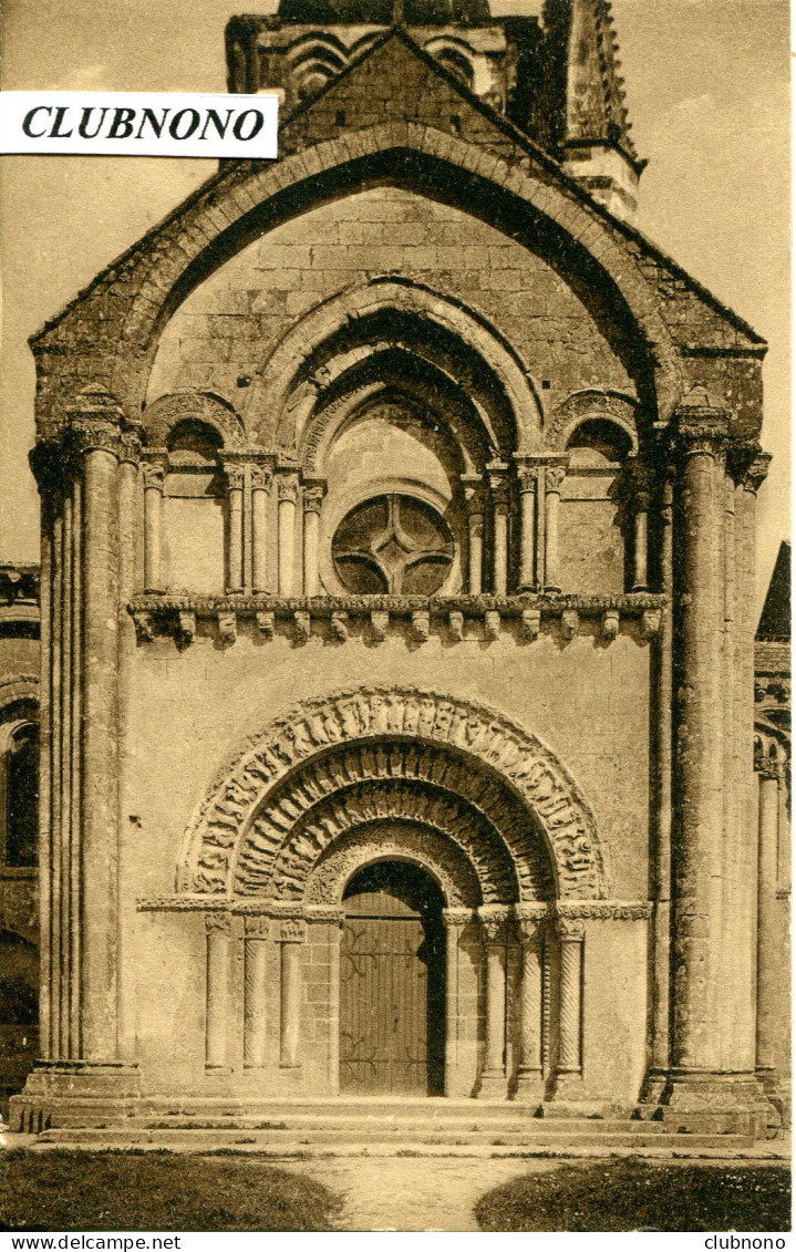 CPA - AULNAY-DE-SAINTONGE -EGLISE - ENTREE COTE TRANSEPT  (ETAT PARFAIT) - Aulnay