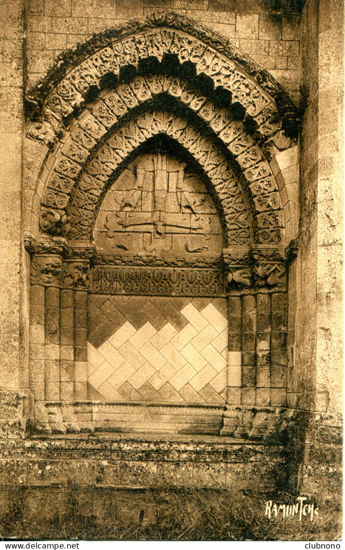 CPA -  AULNAY-DE-SAINTONGE - EGLISE ROMANE - DETAIL DE FACADE - Aulnay