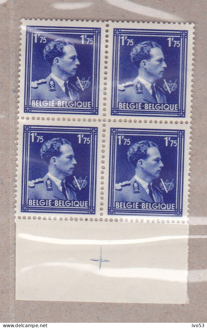 1944 Nr 692** Zonder Scharnier,blokje Van 4,zegel Uit Reeks Leopold III. - 1936-1957 Offener Kragen