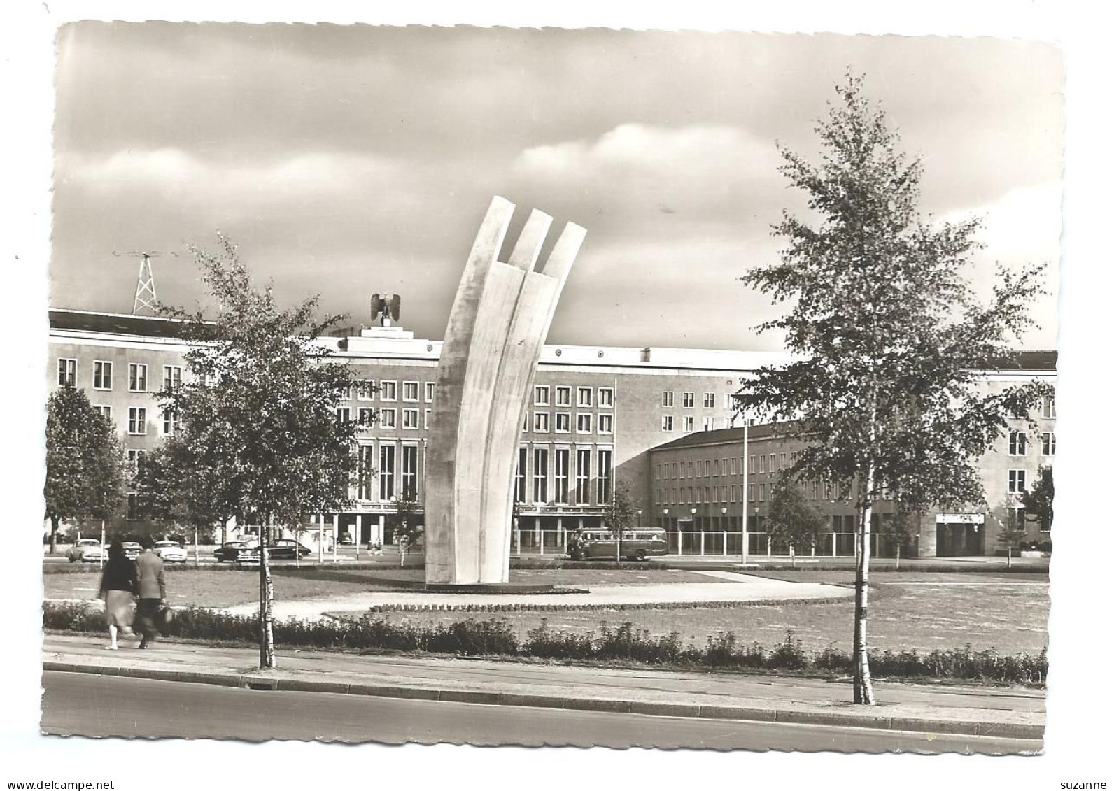 BERLIN Tempelhof - Luftbrücken Denkmal - Tempelhof