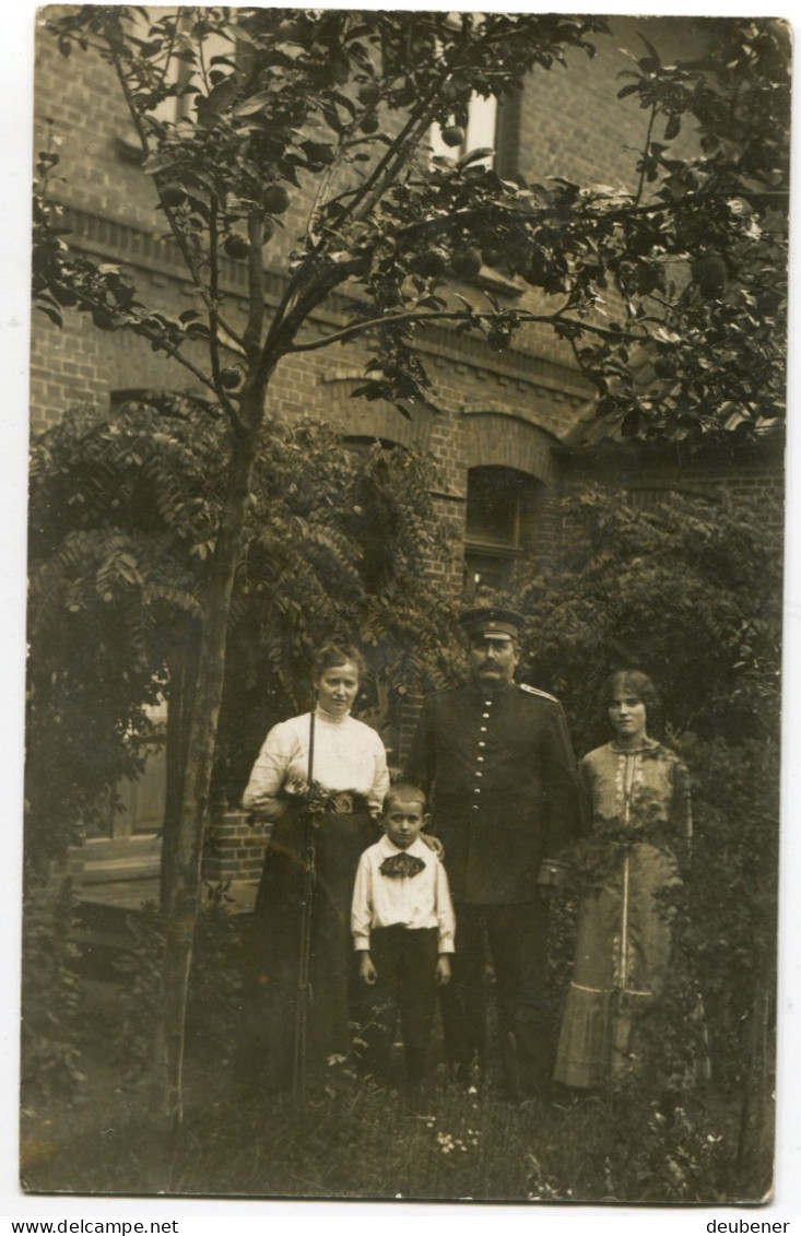 Foto AK 1912 Leer-Loda Haus Mit Familie Heutige Bremer Straße 68 #676 - Leer