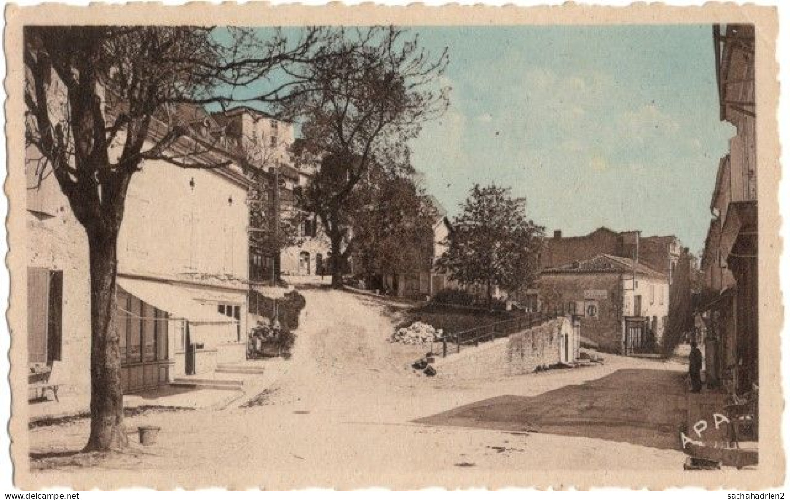 82. LAUZERTE. Place Du Mercadiel. 4 - Lauzerte