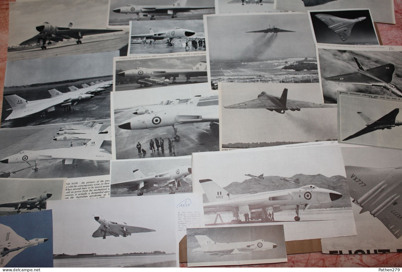 Lot de 500g d'anciennes coupures de presse et photos de l'aéronef britannique Avro 698 Vulcan B-2