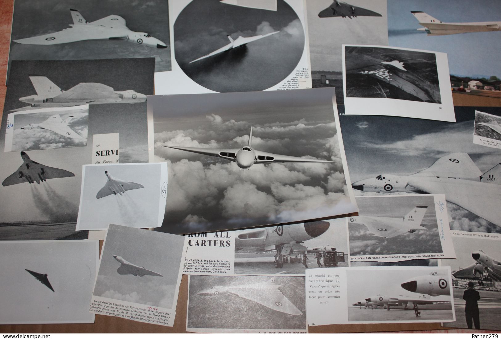 Lot de 500g d'anciennes coupures de presse et photos de l'aéronef britannique Avro 698 Vulcan B-2