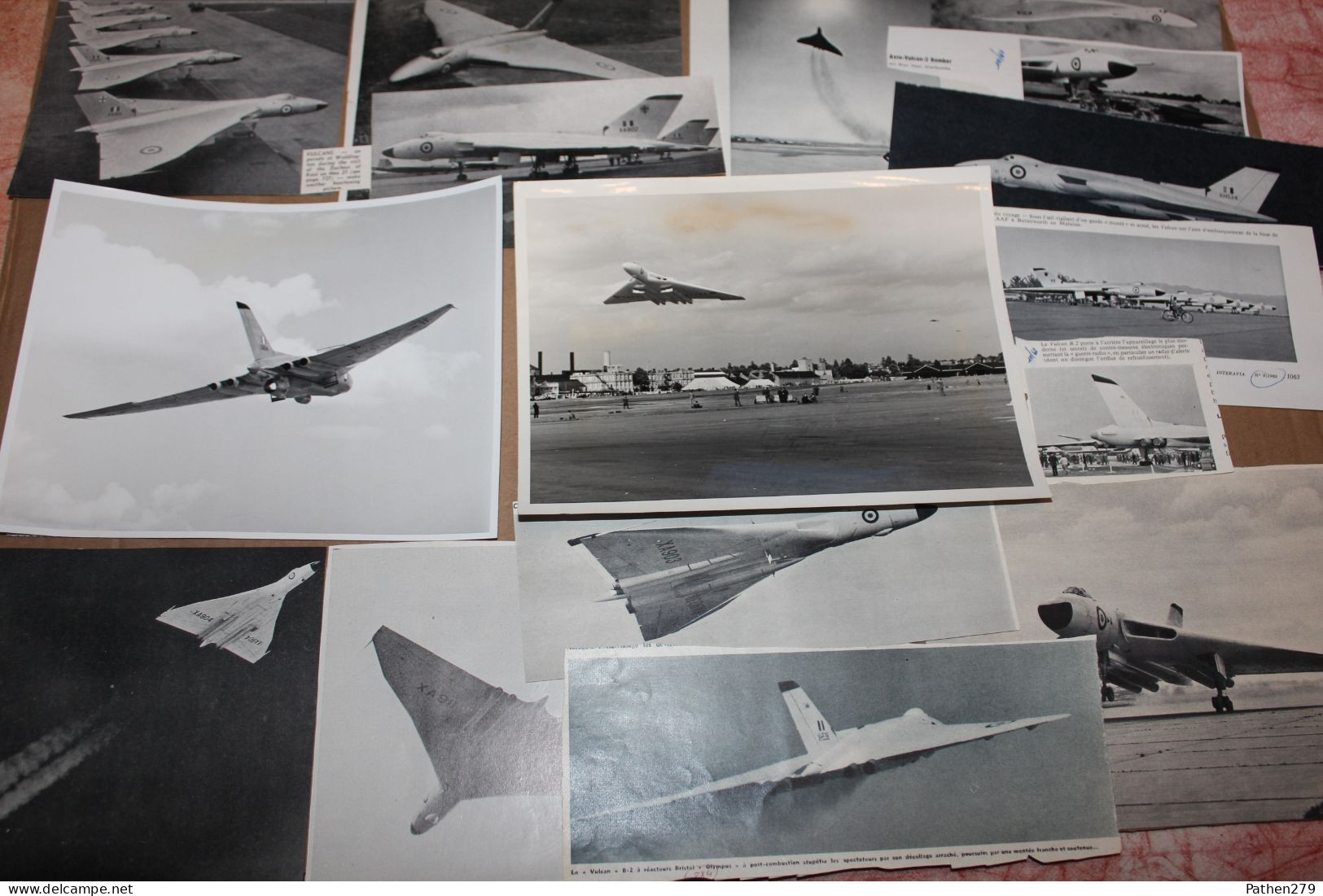 Lot de 500g d'anciennes coupures de presse et photos de l'aéronef britannique Avro 698 Vulcan B-2