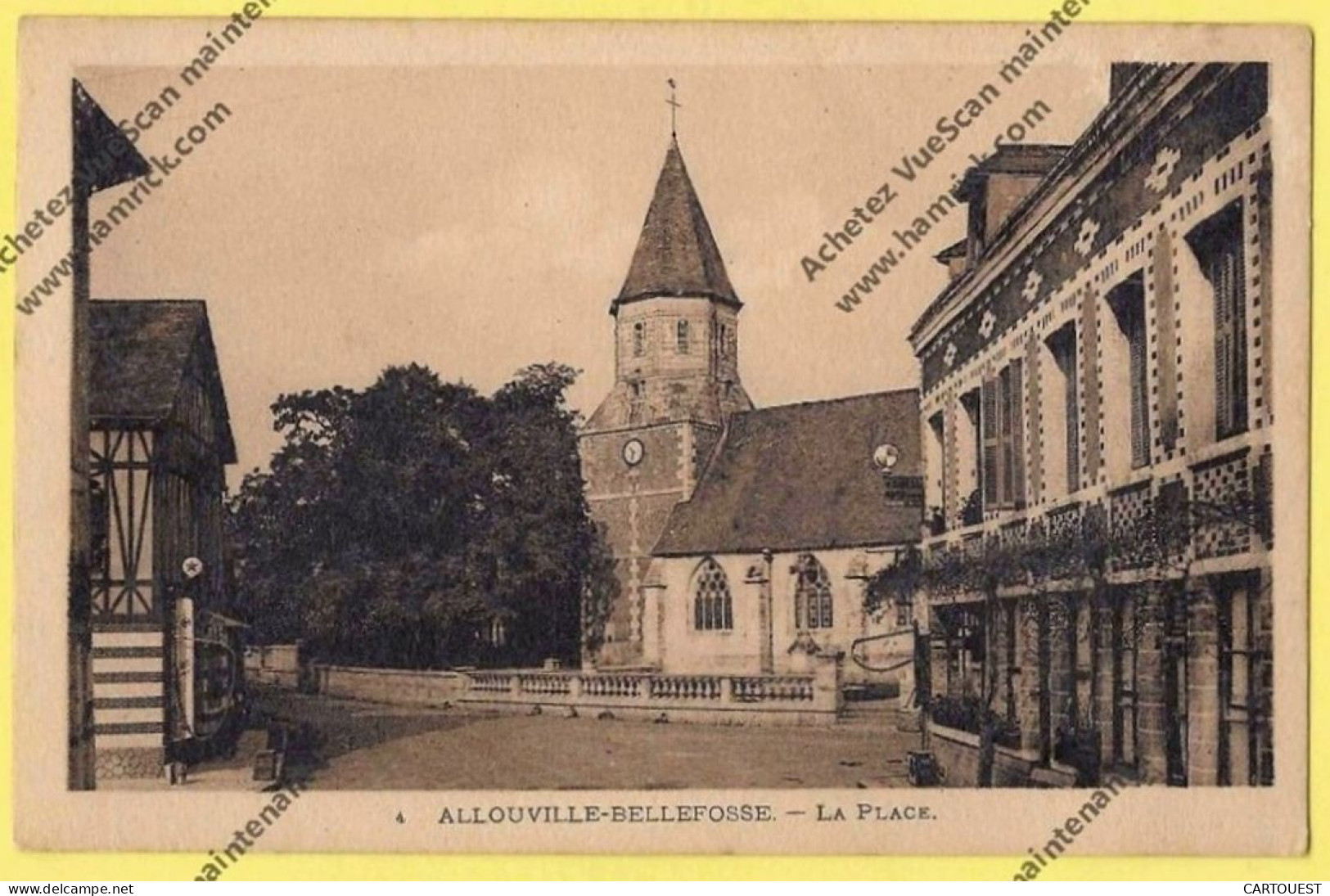 CPA ALLOUVILLE BELLEFOSSE - La Place ( Vieilles Pompes à Essence Droite Et Gauche ) - Allouville-Bellefosse