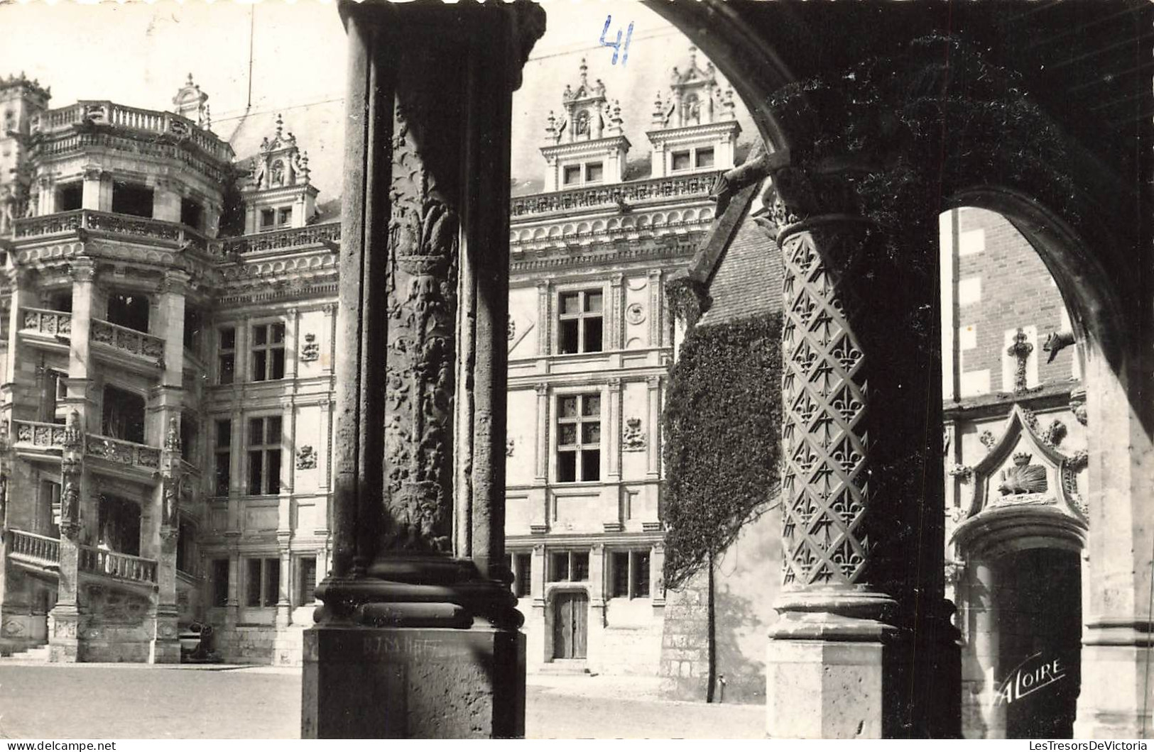 FRANCE - Blois - Cour D'honneur Du Château  - Carte Postale - Blois