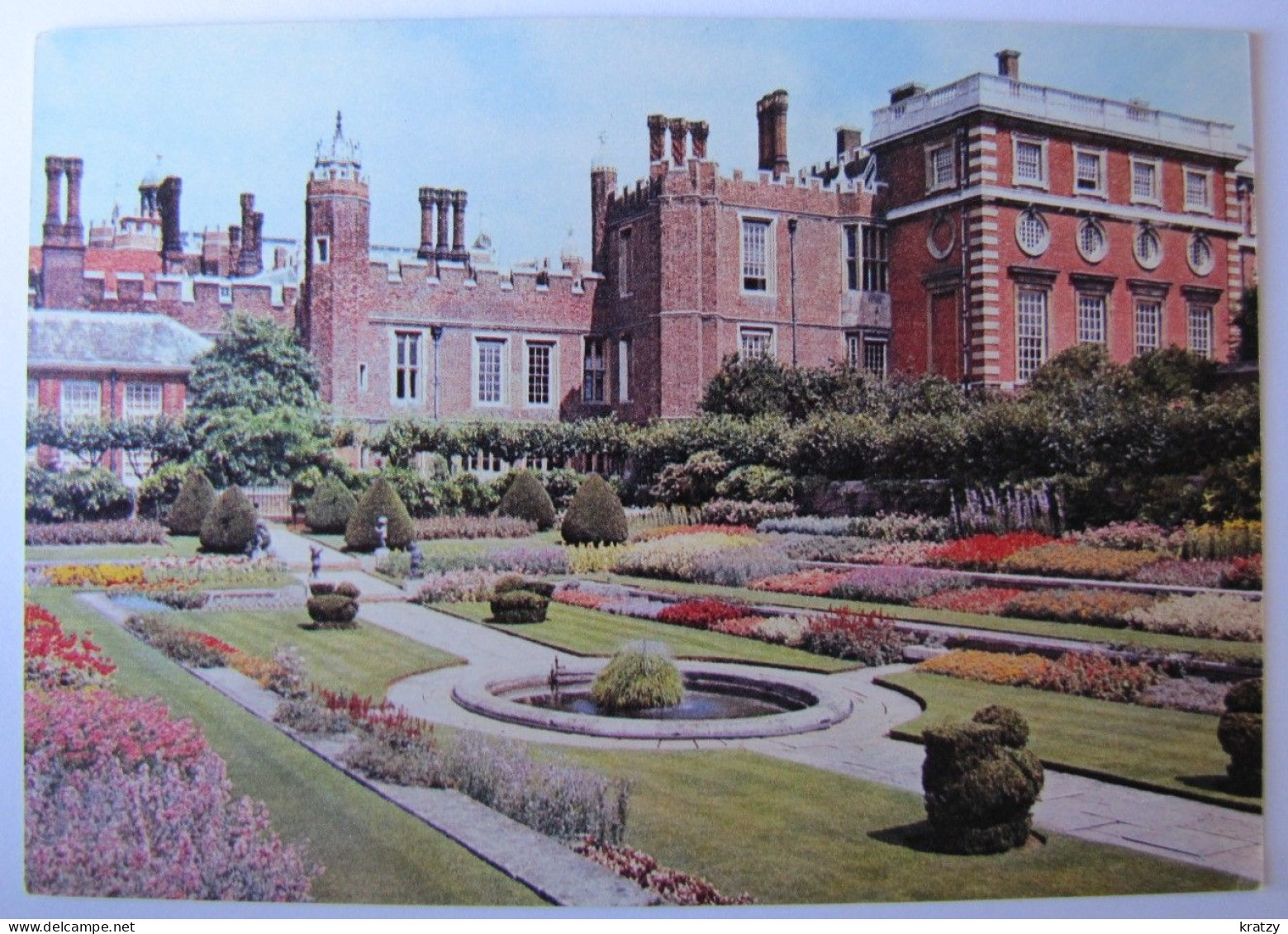 ROYAUME-UNI - ANGLETERRE - LONDON - Hampton Court - The Pond Garden - Hampton Court