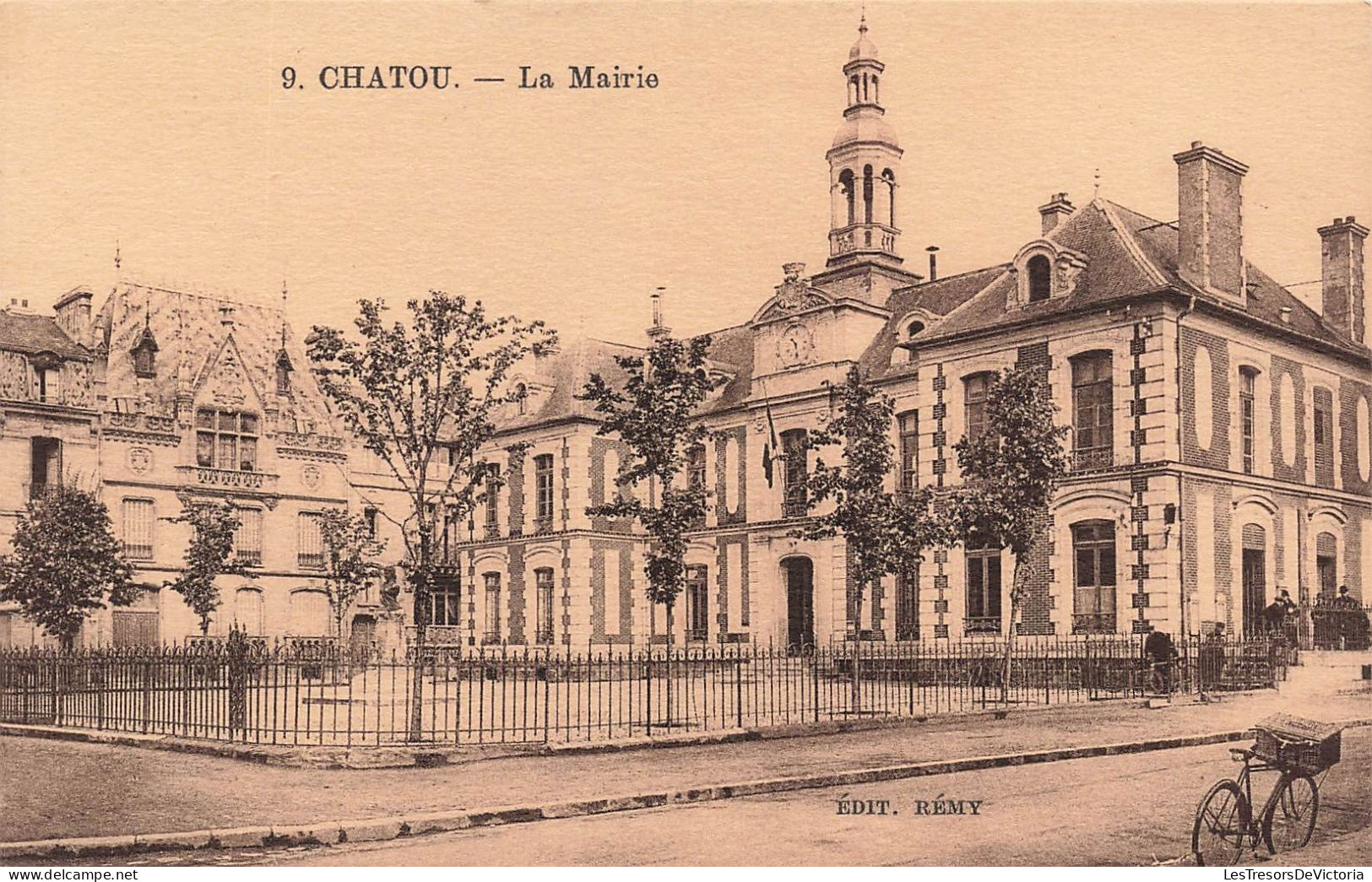 FRANCE - Chatou - Vue Générale Sur La Mairie - Vue Face à L'entrée - Vue De L'extérieur - Carte Postale Ancienne - Chatou