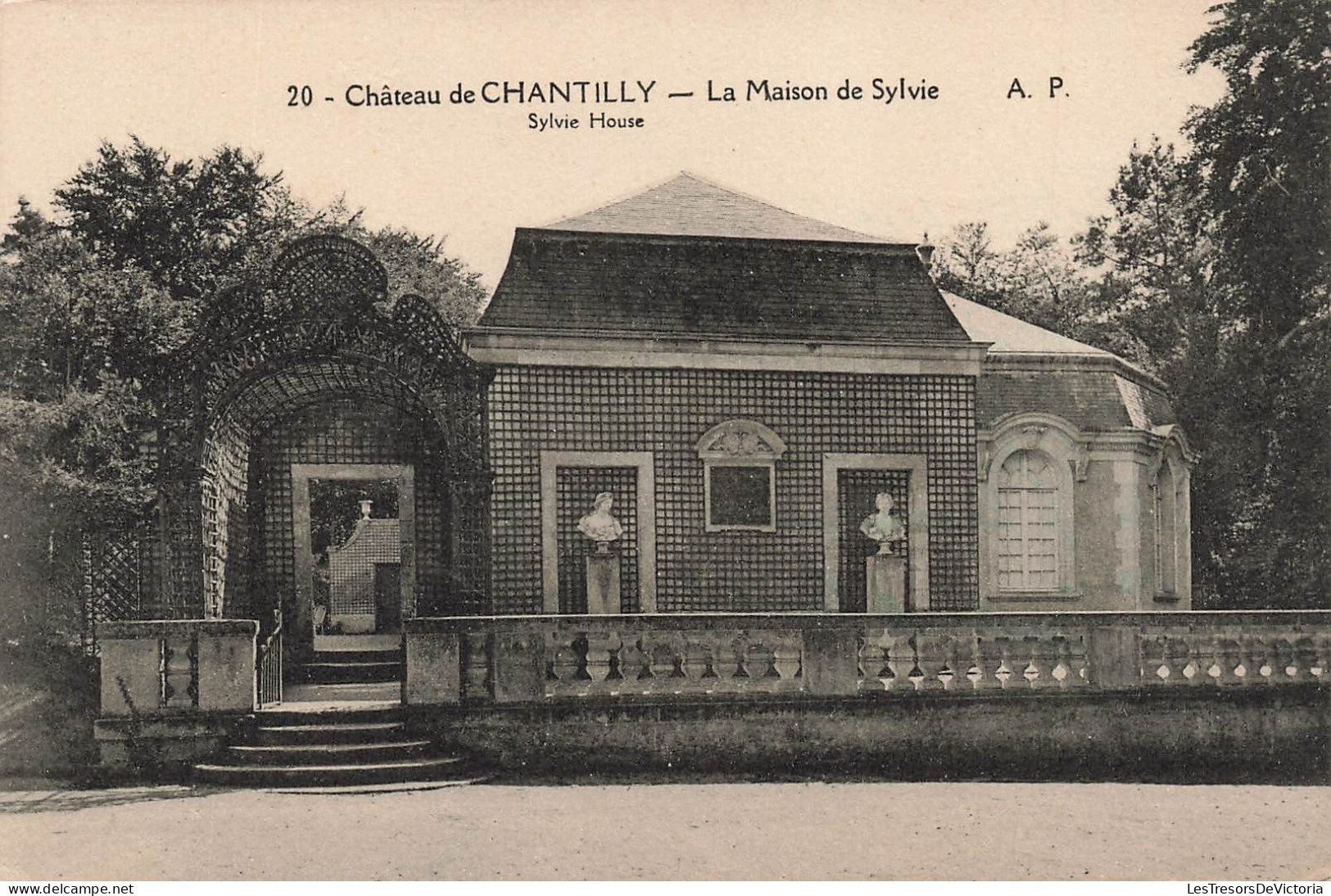 FRANCE - Château De Chantilly - Vue Sur La Maison De Sylvie - A P - Sylvie House - Carte Postale Ancienne - Chantilly