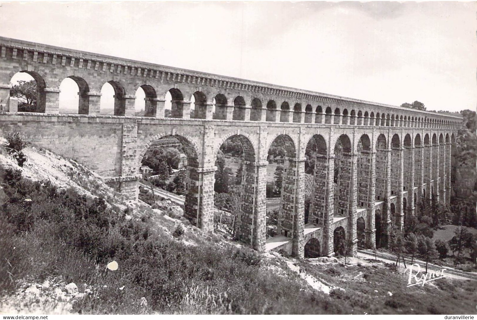 13 ROQUEFAVOUR - L'Aqueduc. - Roquefavour