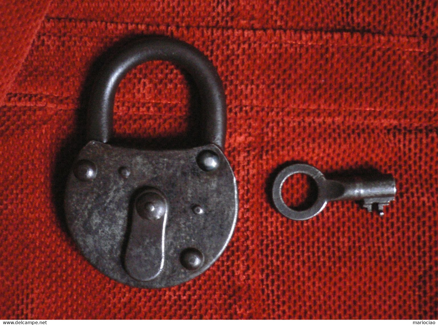 # Lucchetto Antico Molto Grande - Cadenas Ancien Très Large - Old Padlock Very Large - Ancient Tools