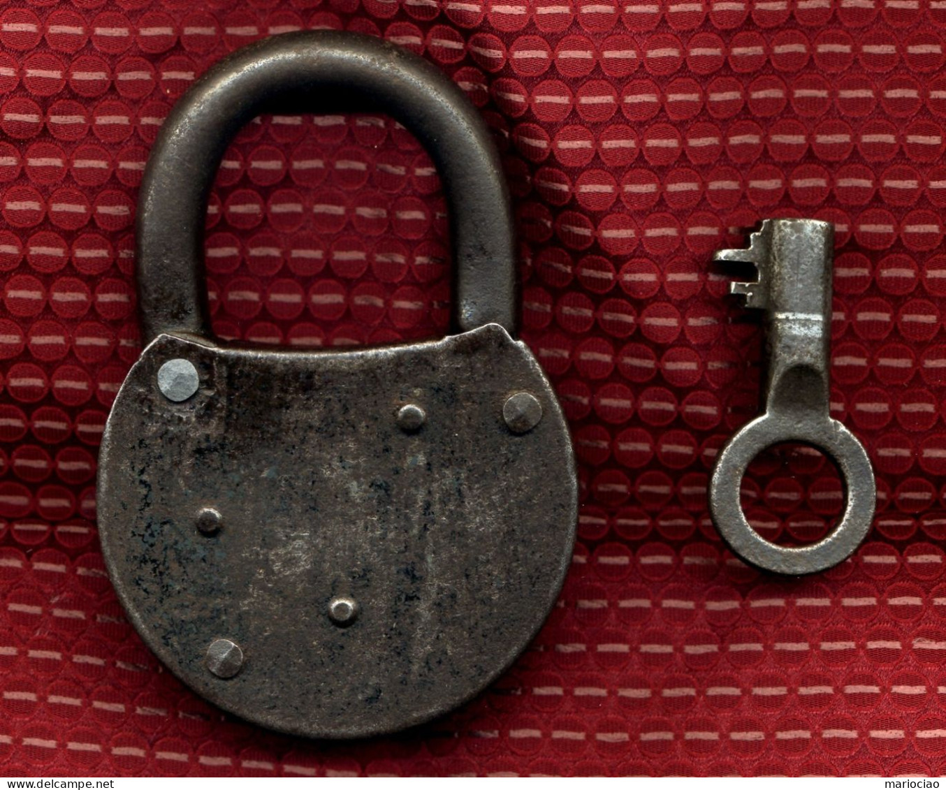 # Lucchetto Antico Molto Grande - Cadenas Ancien Très Large - Old Padlock Very Large - Strumenti Antichi