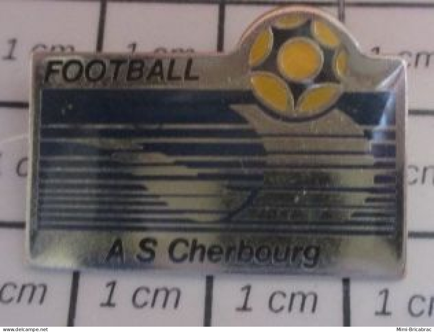 1616C Pin's Pins / Beau Et Rare / SPORTS / CLUB FOOTBALL A.S. CHERBOURG - Football