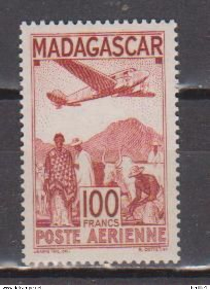MADAGASCAR         N° YVERT PA 62  NEUF SANS CHARNIERES   ( NSC  4  ) - Luftpost