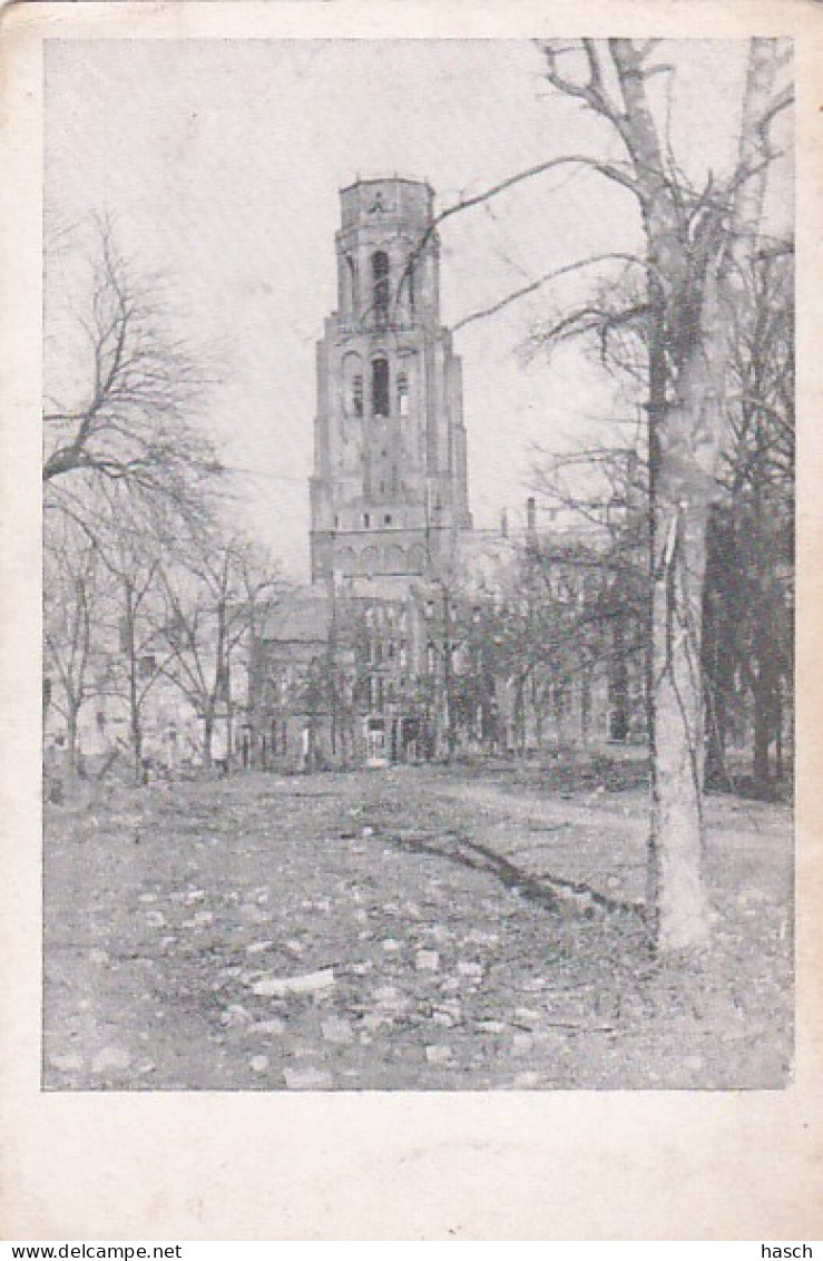 3694	58	Arnhem, Makt Met Groote Kerk, In November 1944 (klein Vouwen In De Hoeken) - Arnhem