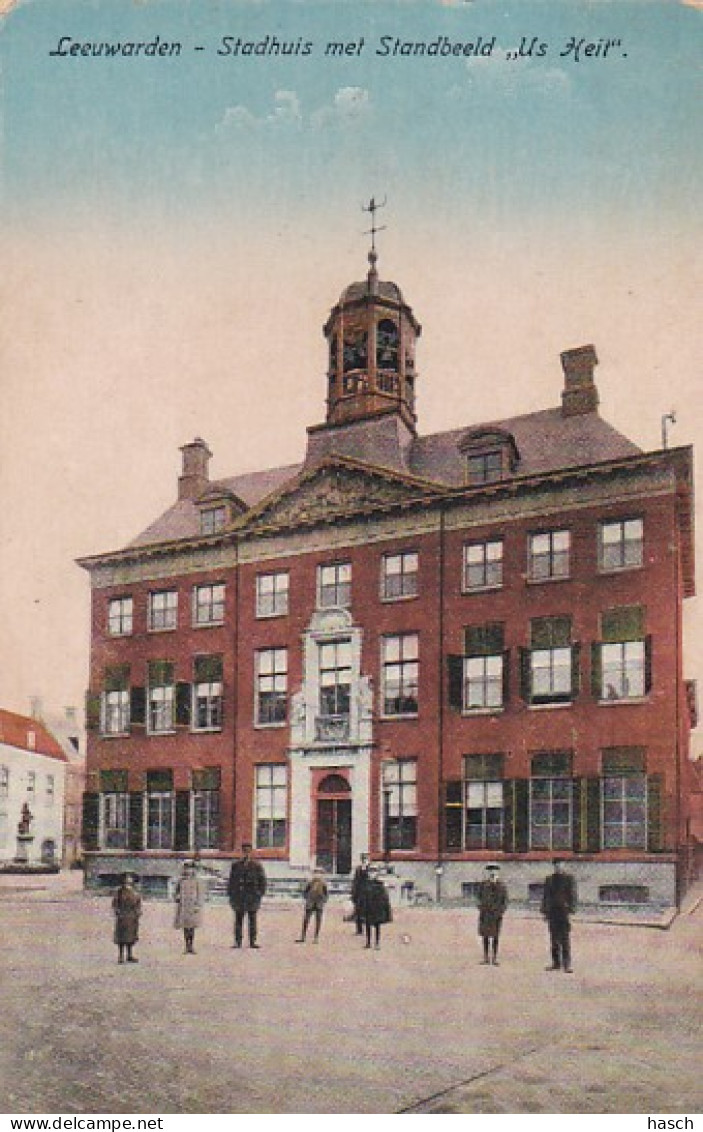 3755	54	Leeuwarden, Stadhuis Met Standbeeld ,,Us Heit’’ (poststempel 1922) - Leeuwarden