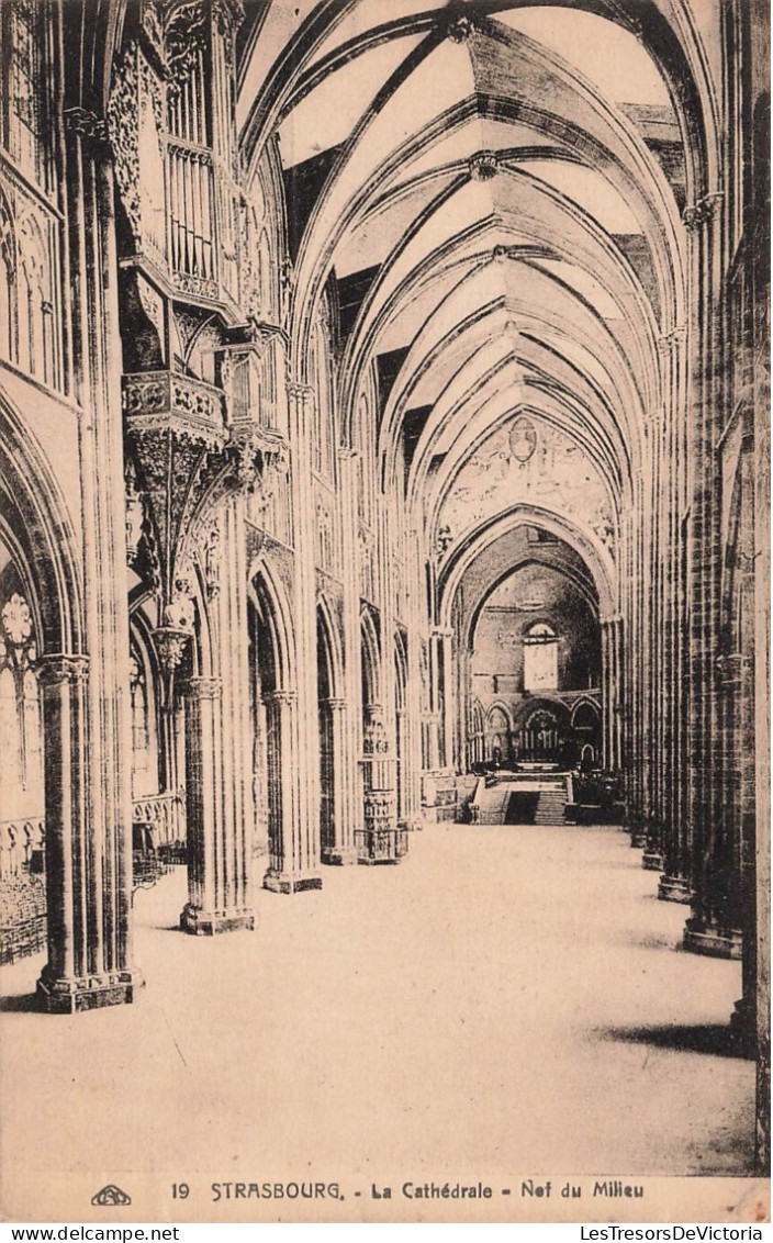 FRANCE - Strasbourg - Vue Générale à L'intérieur De La Cathédrale - Nef Du Milieu - Carte Postale Ancienne - Strasbourg