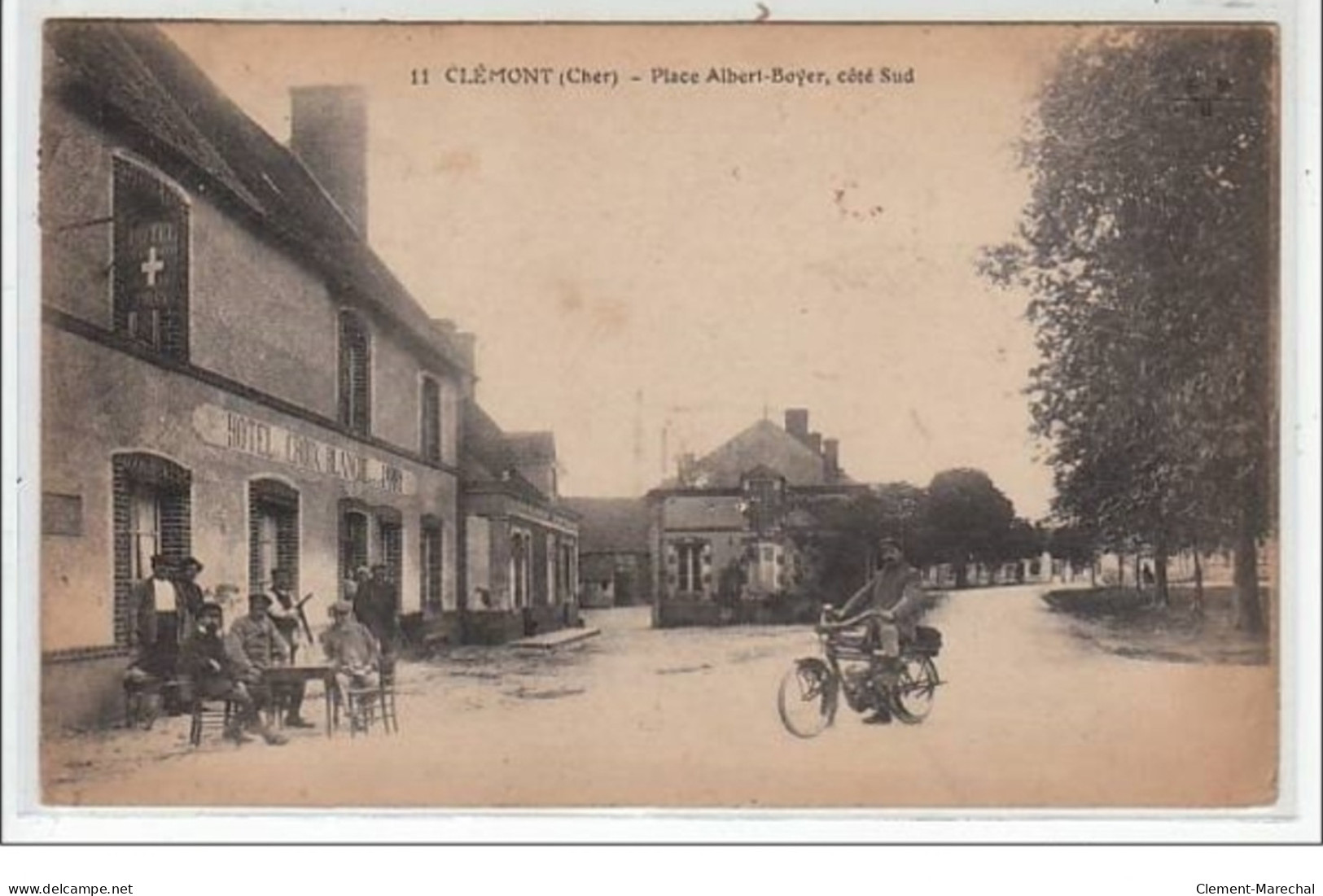 CLEMONT : Place Albert-Boyer, Côté Sud - Très Bon état - Clémont