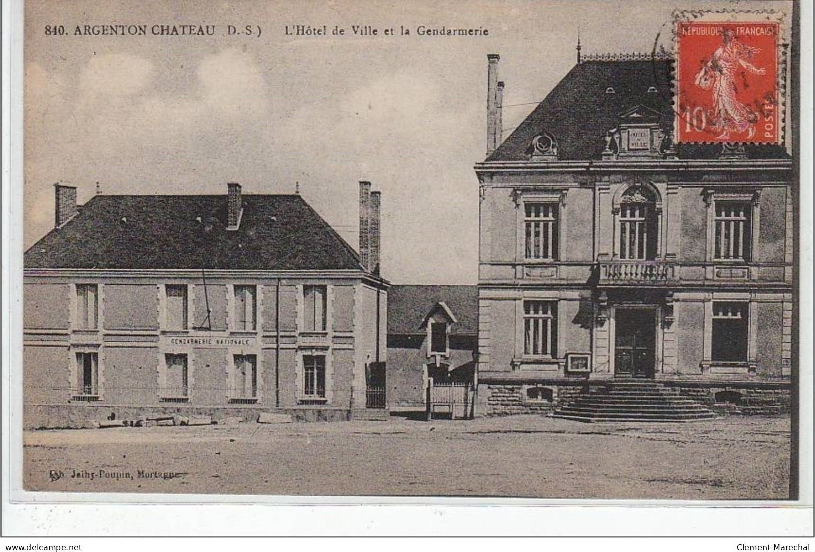 ARGENTON CHATEAU : L'hôtel De Ville Et La Gendarmerie - Très Bon état - Argenton Chateau