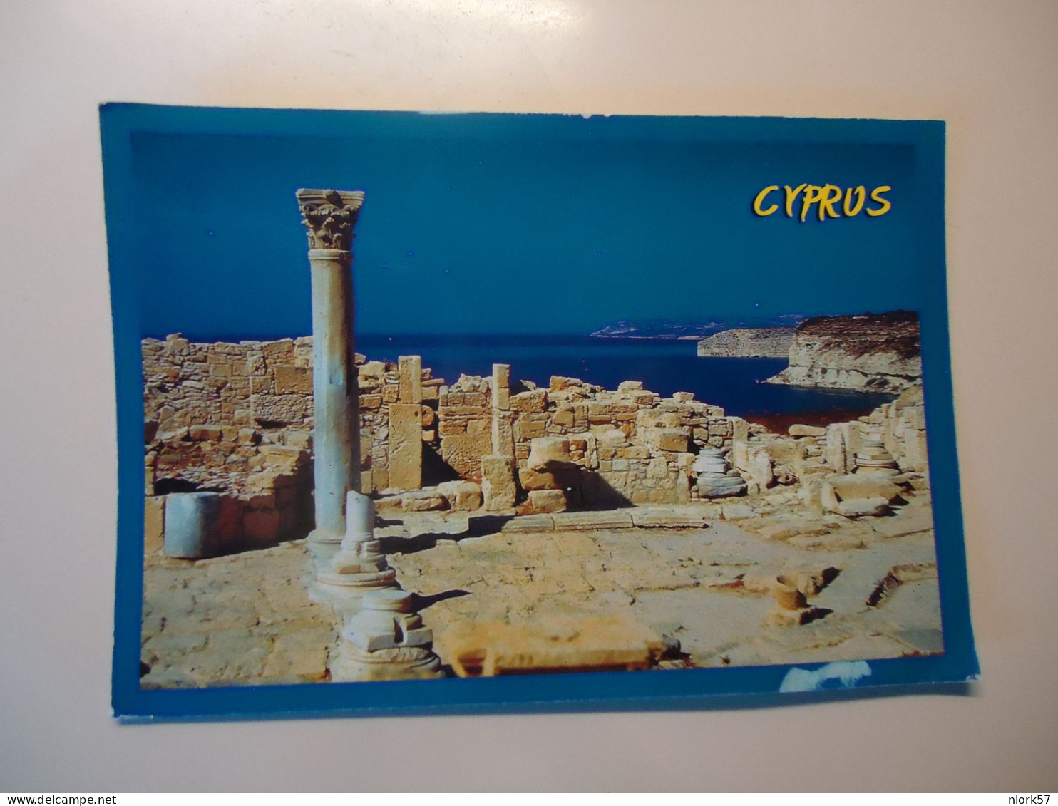 CYPRUS    POSTCARDS MONUMENTS  2  STAMPS  2 SCAN - Chipre