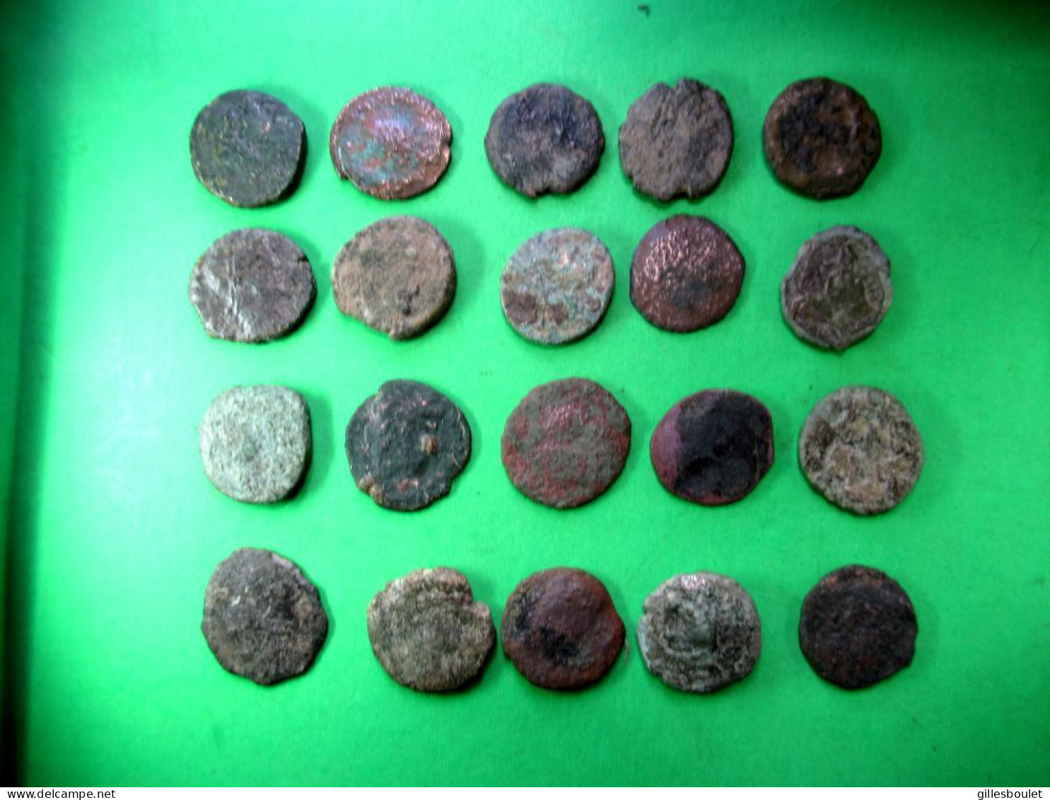 20 Petites Monnaies Romaines (11 à 14mm). Toutes Nettoyées Partiellement Ou Complètement. 4 En Argent. Bijoux - La Dinastia Severi (193 / 235)