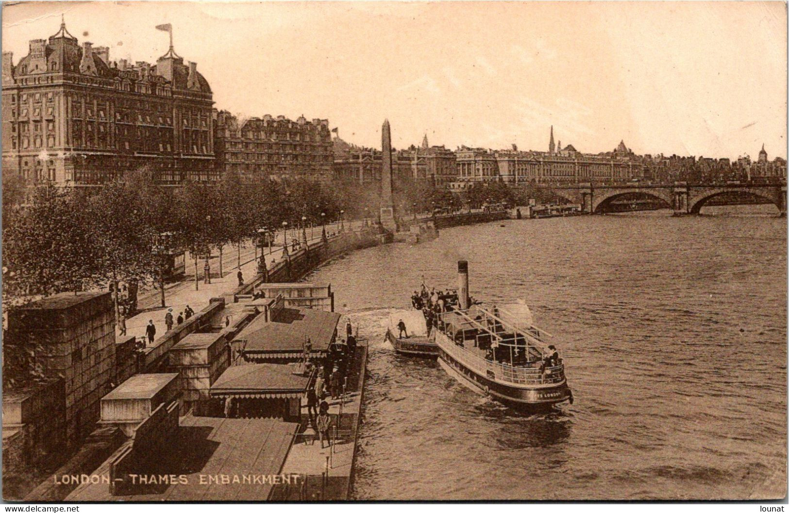 LONDON - Thames EMBANKMENT - Bateau - River Thames