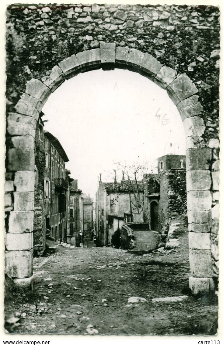 83 - B16255CPA - AUPS - Portail Des Remparts - Assez Bon état - VAR - Aups