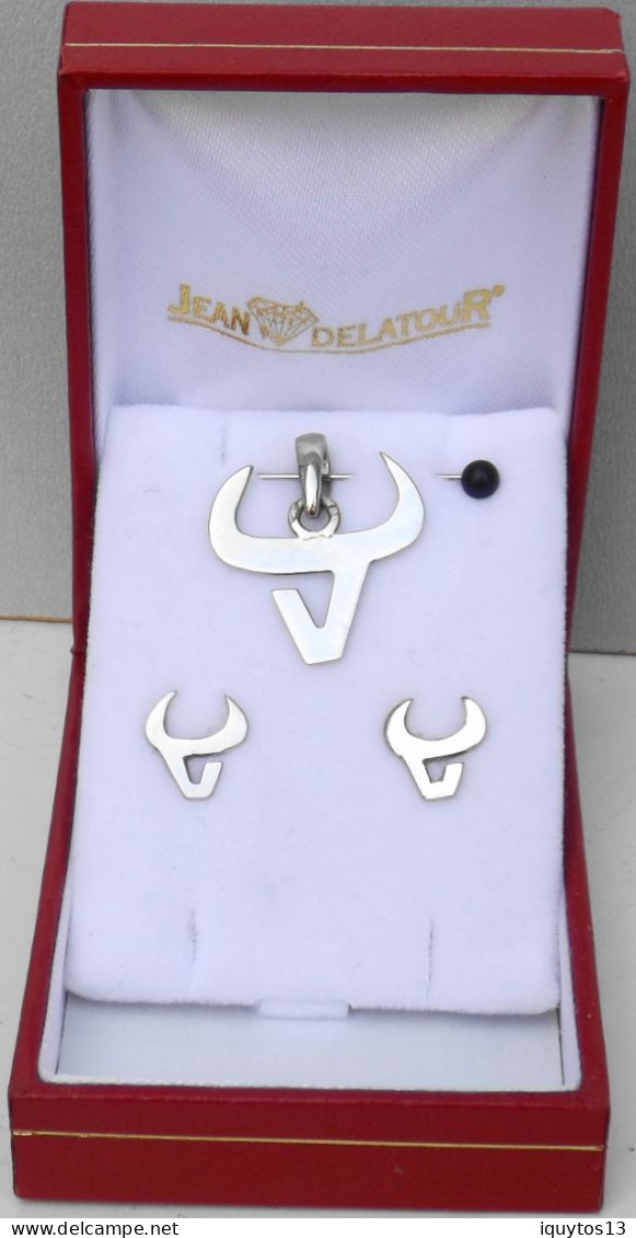 OR GRIS 750/1000e (18 Karats) ENSEMBLE STYLISE TORO - PENDENTIF Et PUCES D'OREILLE - POIDS 2,5gr - SUPERBE ETAT - Pendants