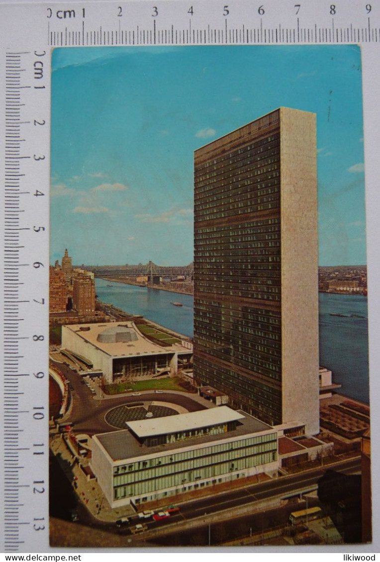 A View Of United Nations Headquarters Looking North - Altri Monumenti, Edifici