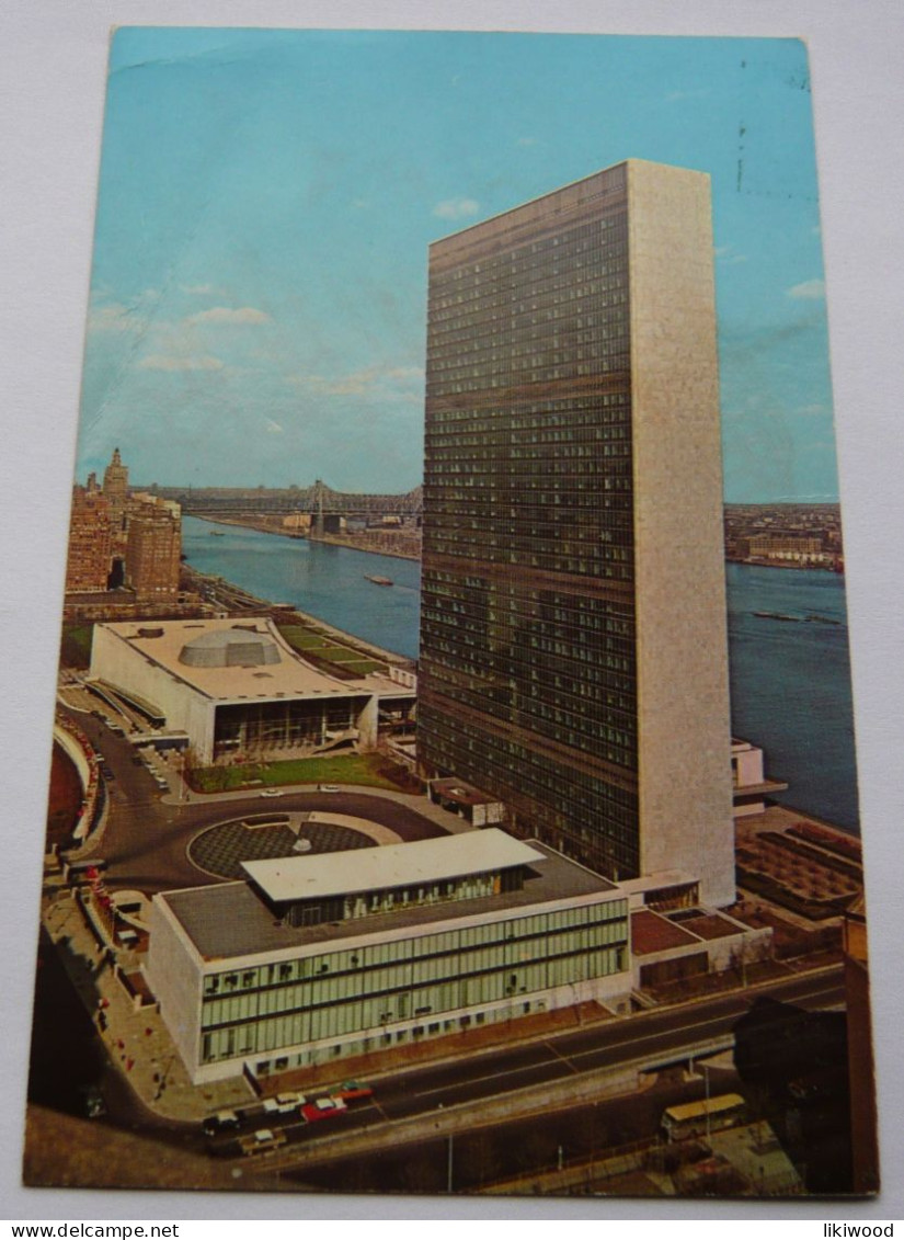 A View Of United Nations Headquarters Looking North - Autres Monuments, édifices