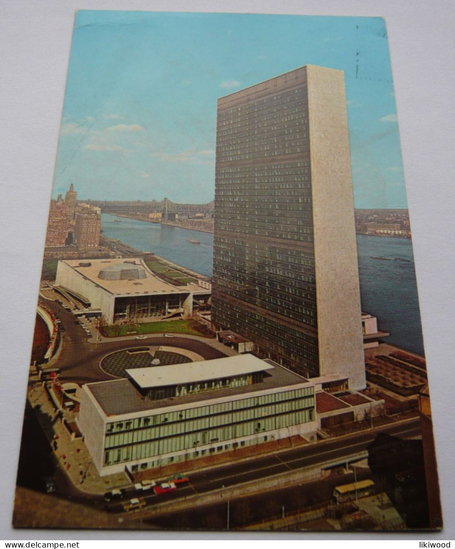 A View Of United Nations Headquarters Looking North - Autres Monuments, édifices