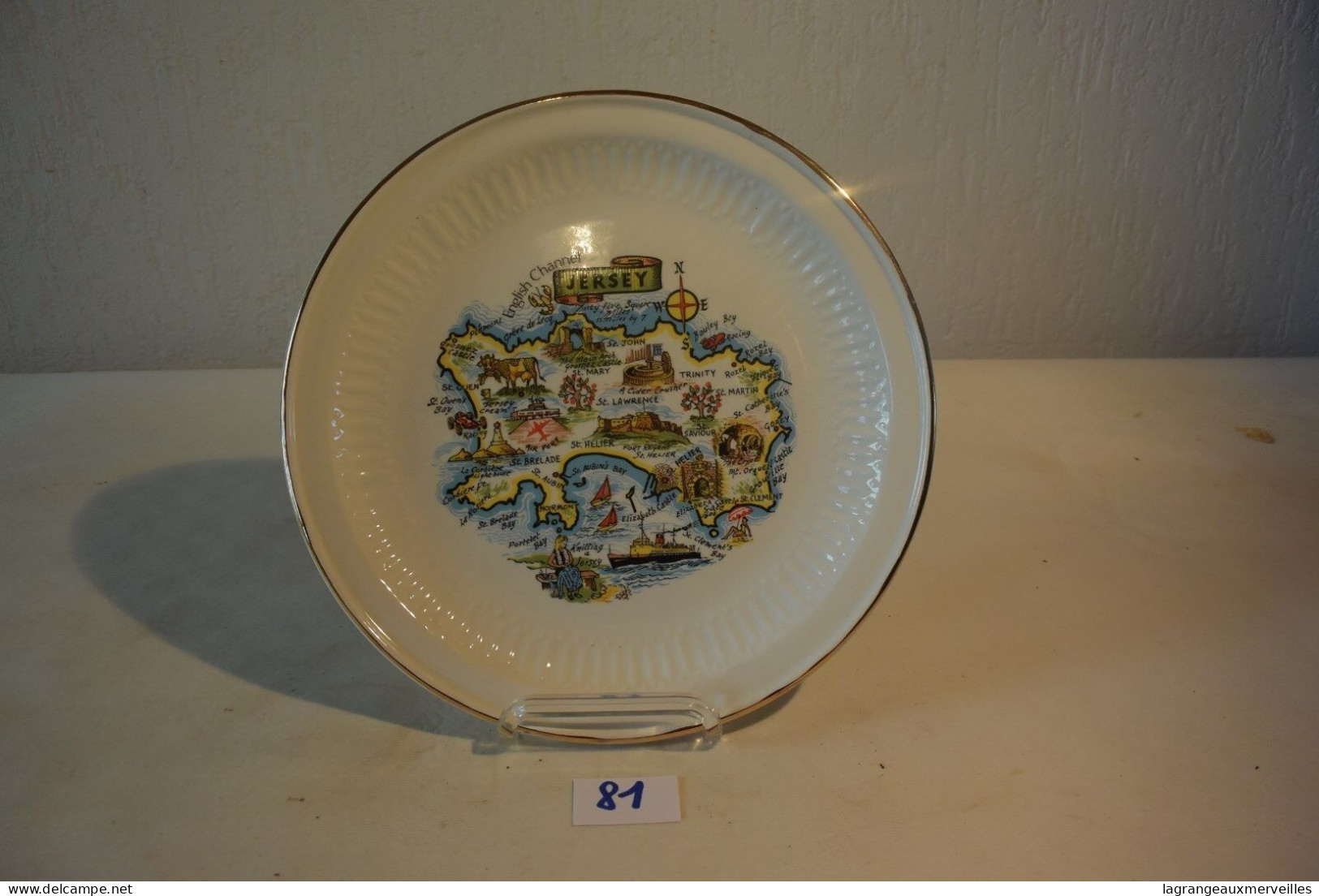 C81 Belle Assiette Jersey Pottery Ireland Carrigaline - Andere & Zonder Classificatie