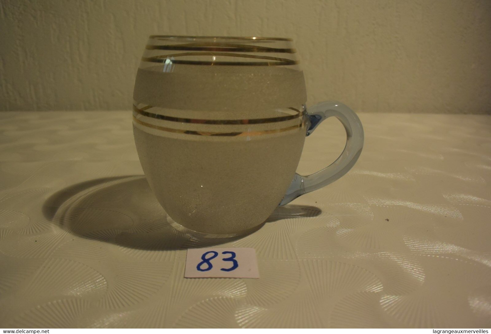 C83 Ancienne Tasse Vintage Dorée Et Sablée - Tasses