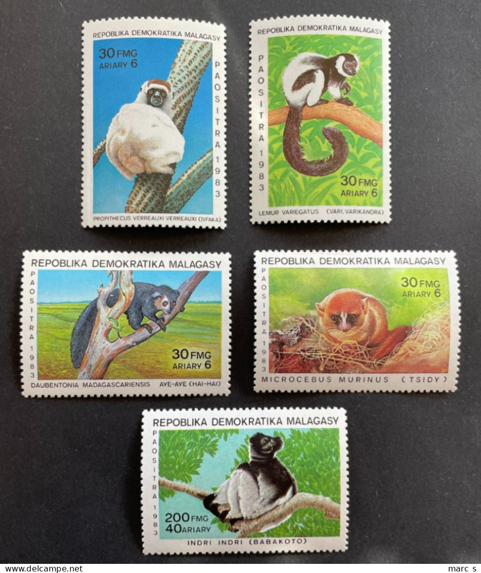 MADAGASCAR 1983 - NEUF**/MNH - Série Complète Mi 926 / 930 - YT 693 / 697 - LEMURIENS - Madagascar (1960-...)