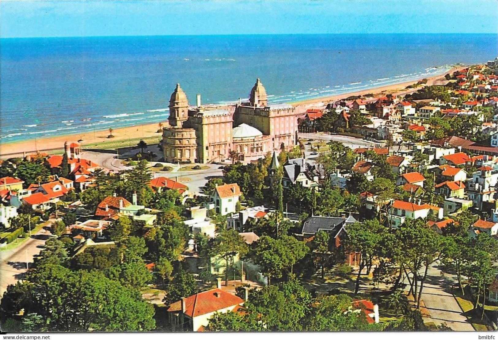 MONTEVIDEO - Playa Carrasco Y Hotel Casino - Uruguay