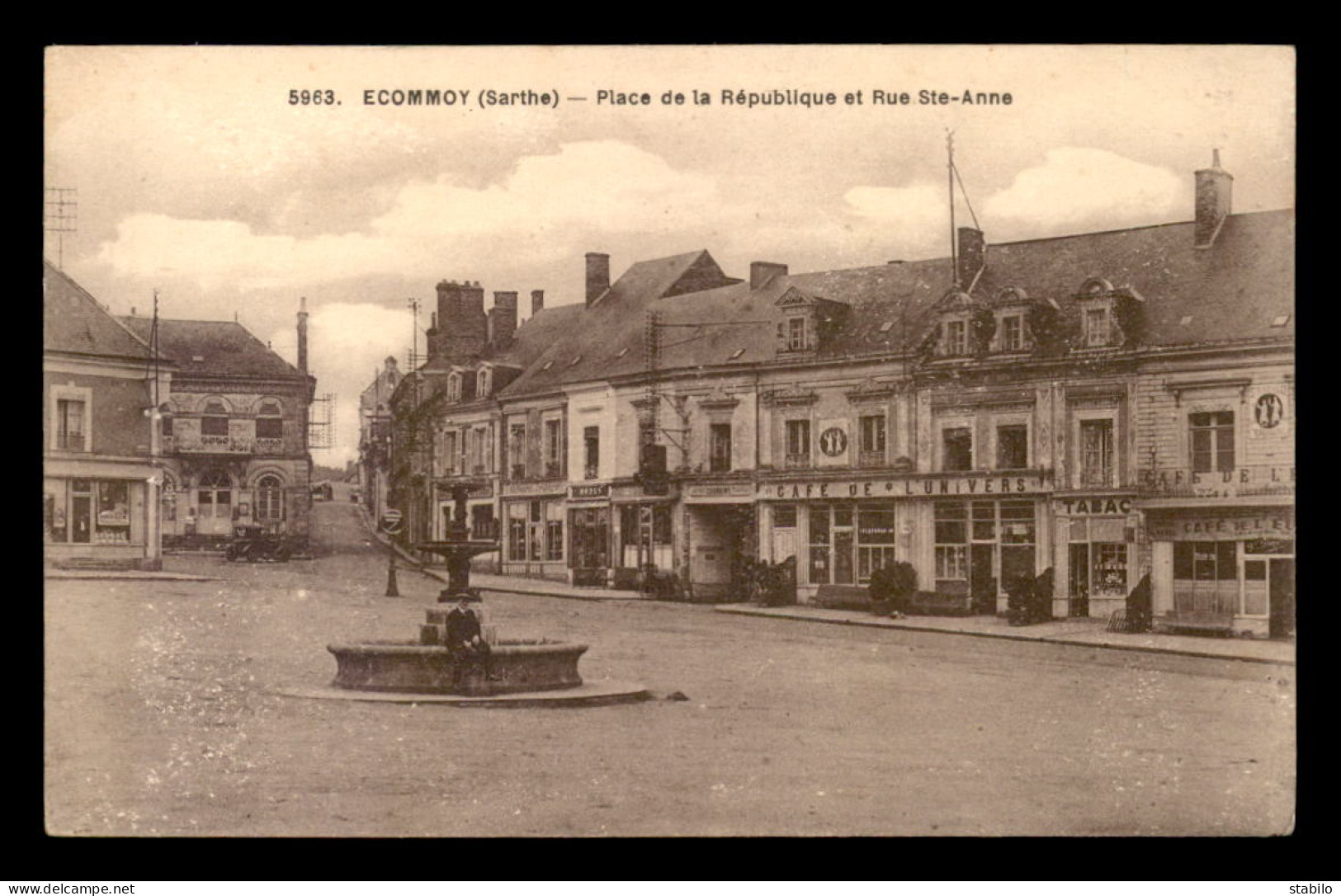 72 - ECOMMOY - PLACE DE LA REPUBLIQUE ET RUE STE-ANNE - Ecommoy