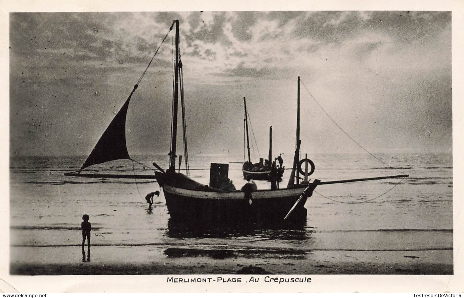 FRANCE - Merlimont Plage - Au Crépuscule - Vue Générale D'une Plage - Deux Bateaux - Carte Postale Ancienne - Montreuil