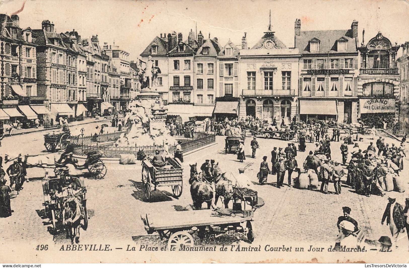 FRANCE - Abbeville - La Place Et Le Monument De L'Amiral Courbet Un Jour De Marché - Animé - Carte Postale Ancienne - Abbeville