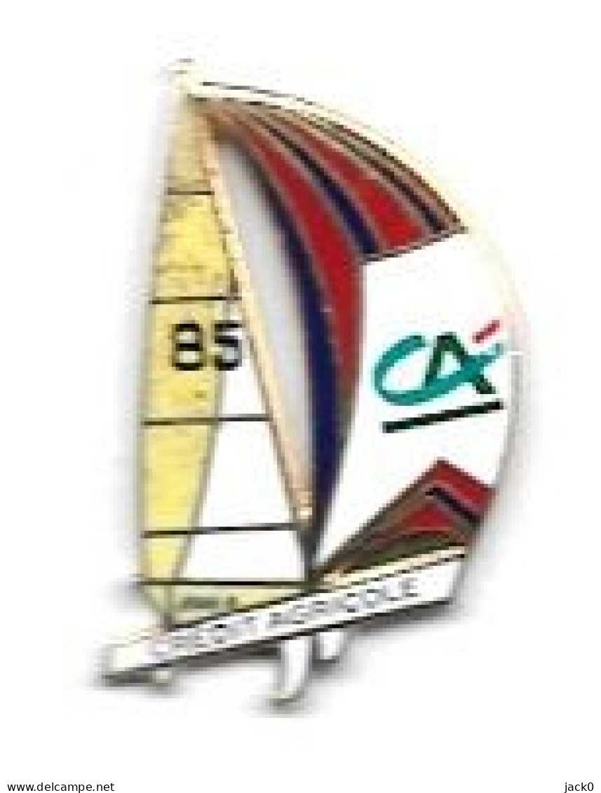 Pin' S  Bateau, Voilier  N° 85, Course  Avec  Sponsor  Banque  C.A, CREDIT  AGRICOLE - Boats