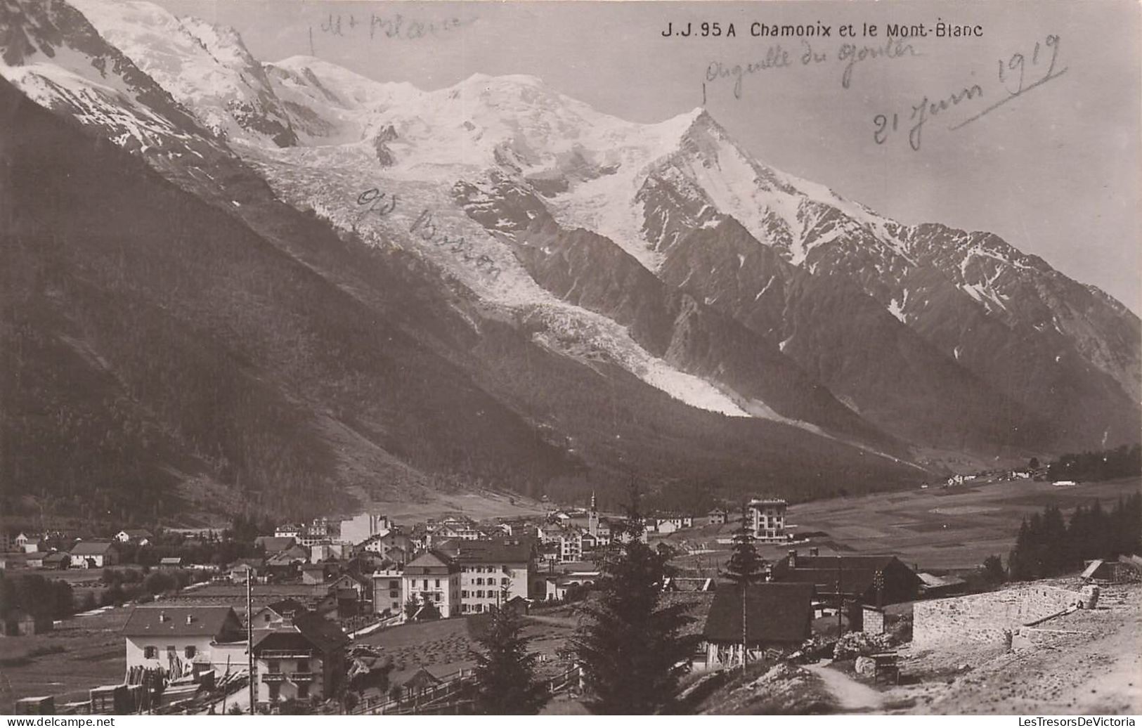 FRANCE - J J - à Chamonix Et Le Mont Blanc - Vue Au Loin De La Ville - Les Montagnes - Carte Postale Ancienne - Chamonix-Mont-Blanc