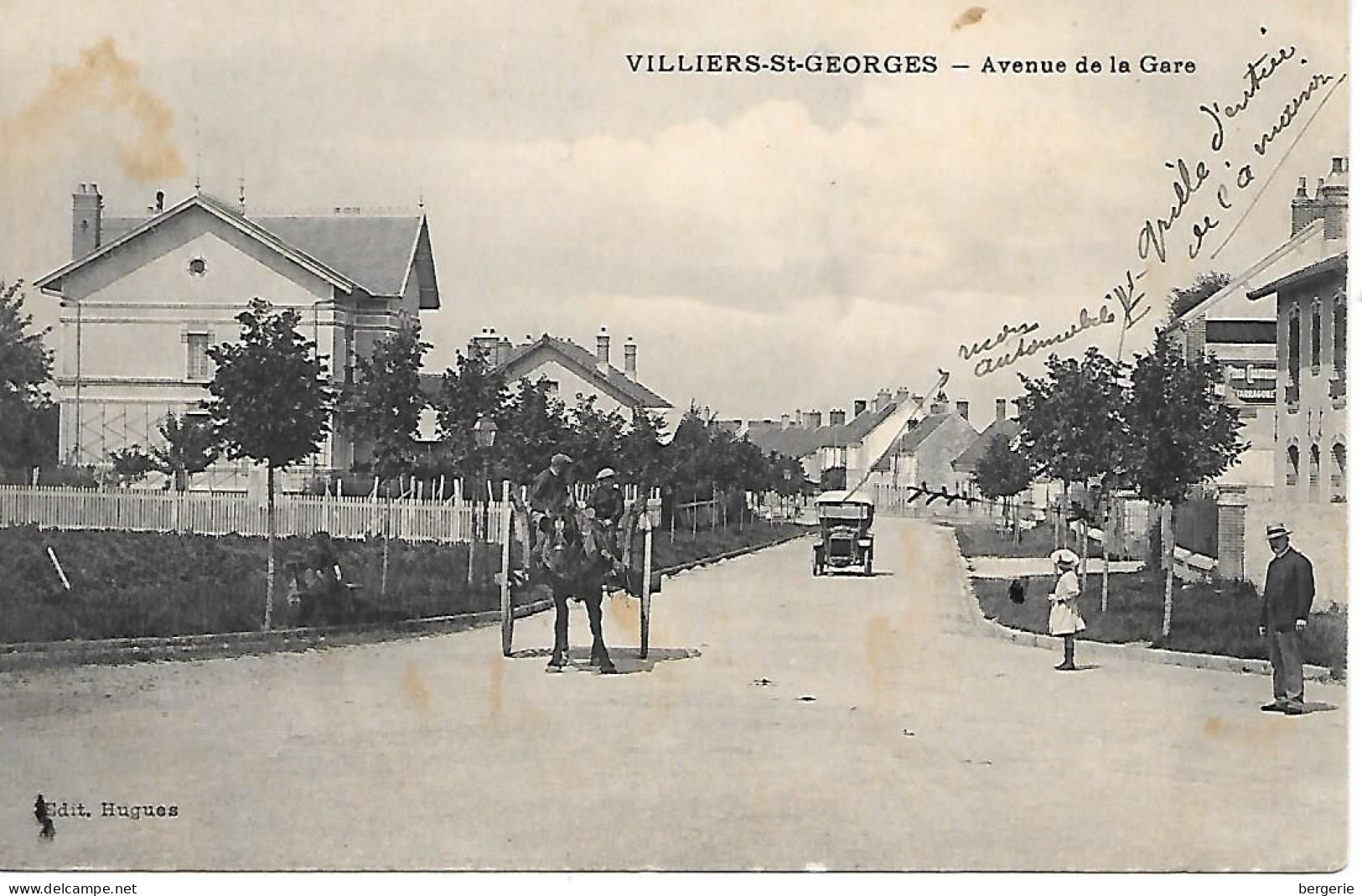 C/213               77    Villiers Saint-georges      -    Avenue De La Gare   ( Un Peu Décollée ) - Villiers Saint Georges