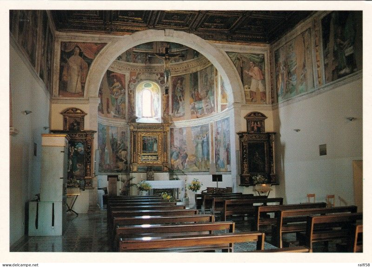 1 AK Italien / Italy * Die Stadt Isernia Mit Einer Innenansicht Der Kirche Santi Cosma E Damiano * - Isernia