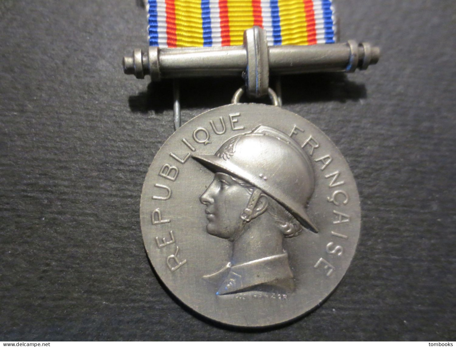 Sapeurs Pompiers - Insigne Et Barrette - Couleur Argent - 1935 - Bazor -  Boîte D'origine - TBE - - Brandweer