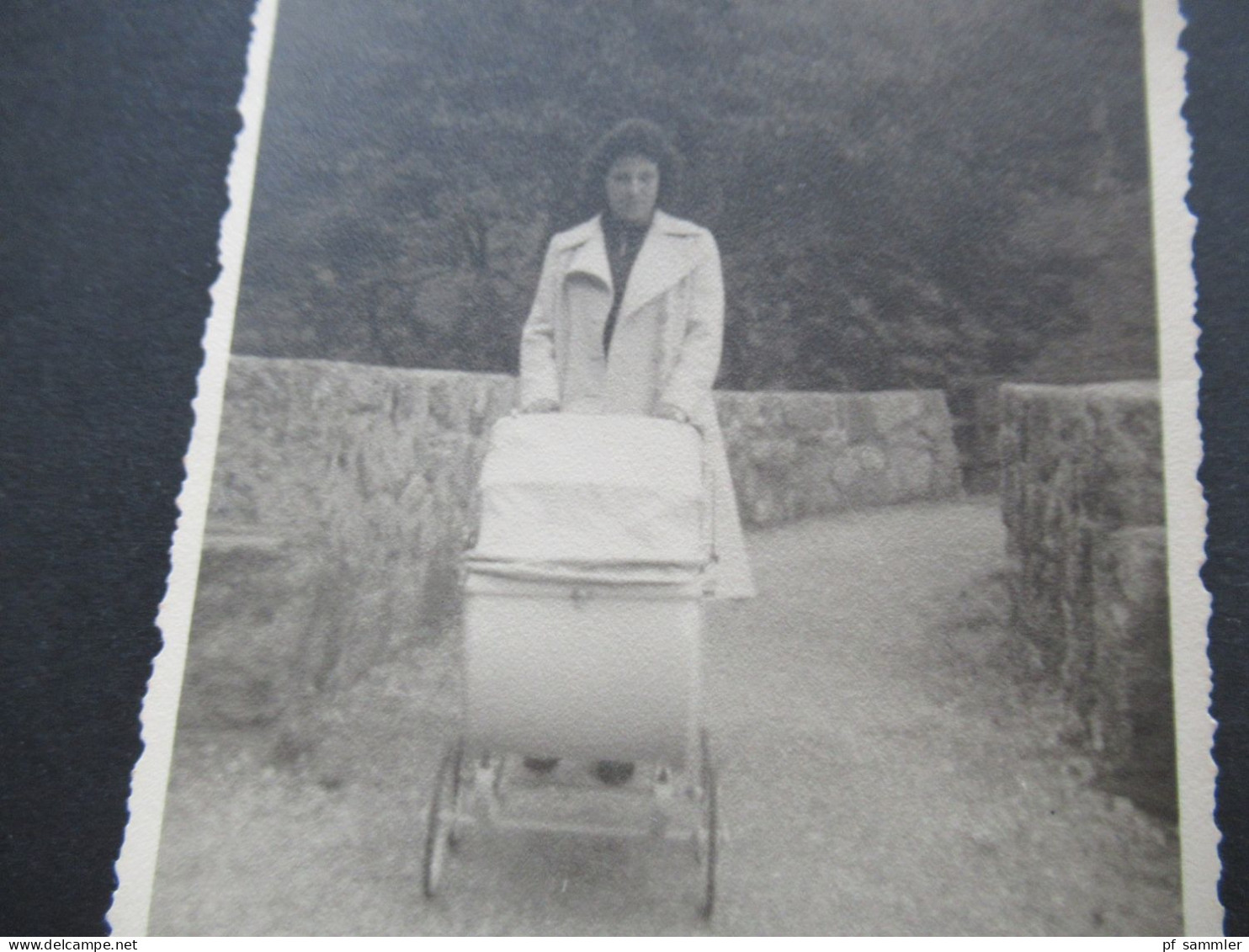 Foto AK September 1940 Frau Mit Kinderwagen / Agfa Foto AK - Groepen Kinderen En Familie